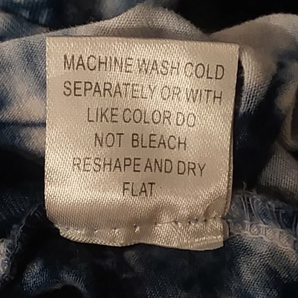 Crosby ﹰT-shirt Size Small Tie-dye print - Picture 9 of 9